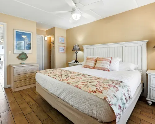 Beacher's Lodge Hotels in Crescent Beach