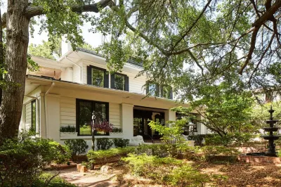 Apt1@EdenBrae - Serene, Walkable, Modern Retreat, Named Best in Bham Hotels in 