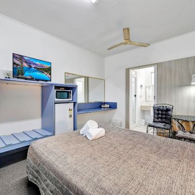 Standard Queen Room-Non-Smoking Riviera Motel Bundaberg Promo Code