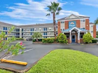 Suburban Studios Stuart Near Federal Hwy 1 Hotels in Stuart