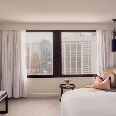 特色套房，尊享俱樂部使用權，位於高樓層，可欣賞城市景觀，配備特大床、獨立休閒區和豪華洗浴用品 布里斯班索菲特飯店優惠