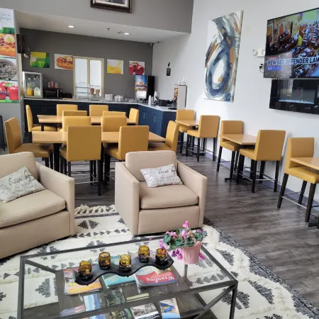 Quality Inn & Suites Отели в г. Пайндейл