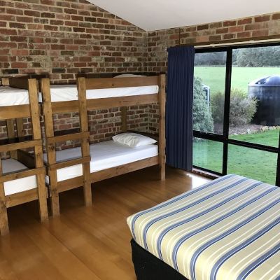 Group Lodge (4 Queen, 2 Single and 5 Bunk Bed), 4 Bedrooms, Pool View