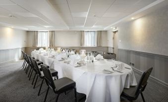 DoubleTree by Hilton Newbury North - Housity