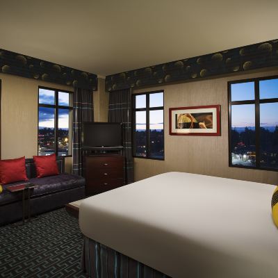 行動無障礙一卧室特大床套房（帶浴缸） 庫比蒂諾朱尼伯格芮精選希爾頓酒店優惠