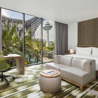 標準高樓層特大床池景房 新加坡樟宜機場皇冠假日 （Staycation Approved）優惠