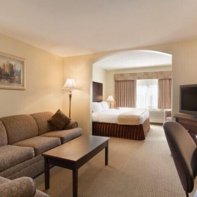 Studio Suite, 1 Queen Bed with Sofa Bed, Accessible, Non Smoking Border Inn and Suites Lloydminster Promo Code