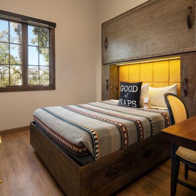 Poolside Petite Queen Room The Waterman Promo Code