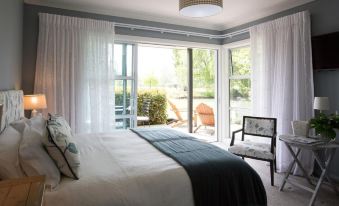 Revive on Oakview Boutique Accommodation and Spa