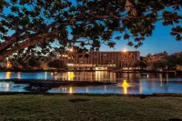 Hilo Hawaiian Hotel, Trademark Collection by Wyndham