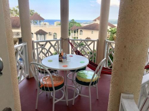 #D1 Castle Studio Wifi King Bed Ocho Rios Jamaica One-Bedroom Villa