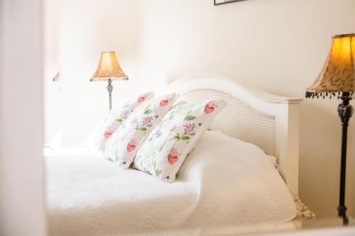 Higher Weddicott Barn Holiday Cottage - Self Catering Three-Bedroom House