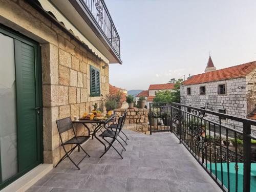 带露台一室公寓