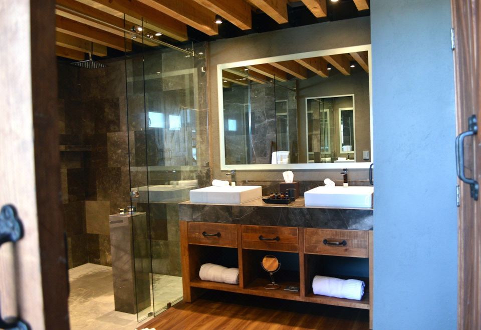 Hacienda Los PicachosGrand Chalet, 1 King Bed