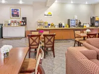 Days Inn & Suites by Wyndham Gresham Hotels in Gresham