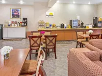 Days Inn & Suites by Wyndham Gresham