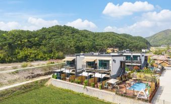 Gyeongju Majung Pool Villa