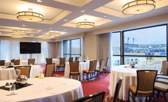 Holiday Inn Express & Suites Butler - Housity