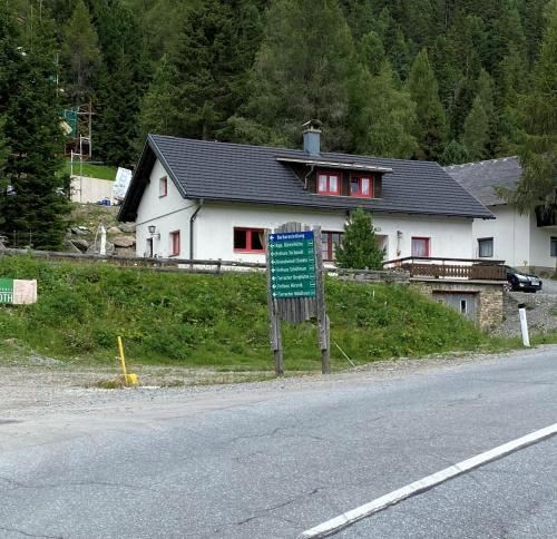 带阳台的两卧室公寓