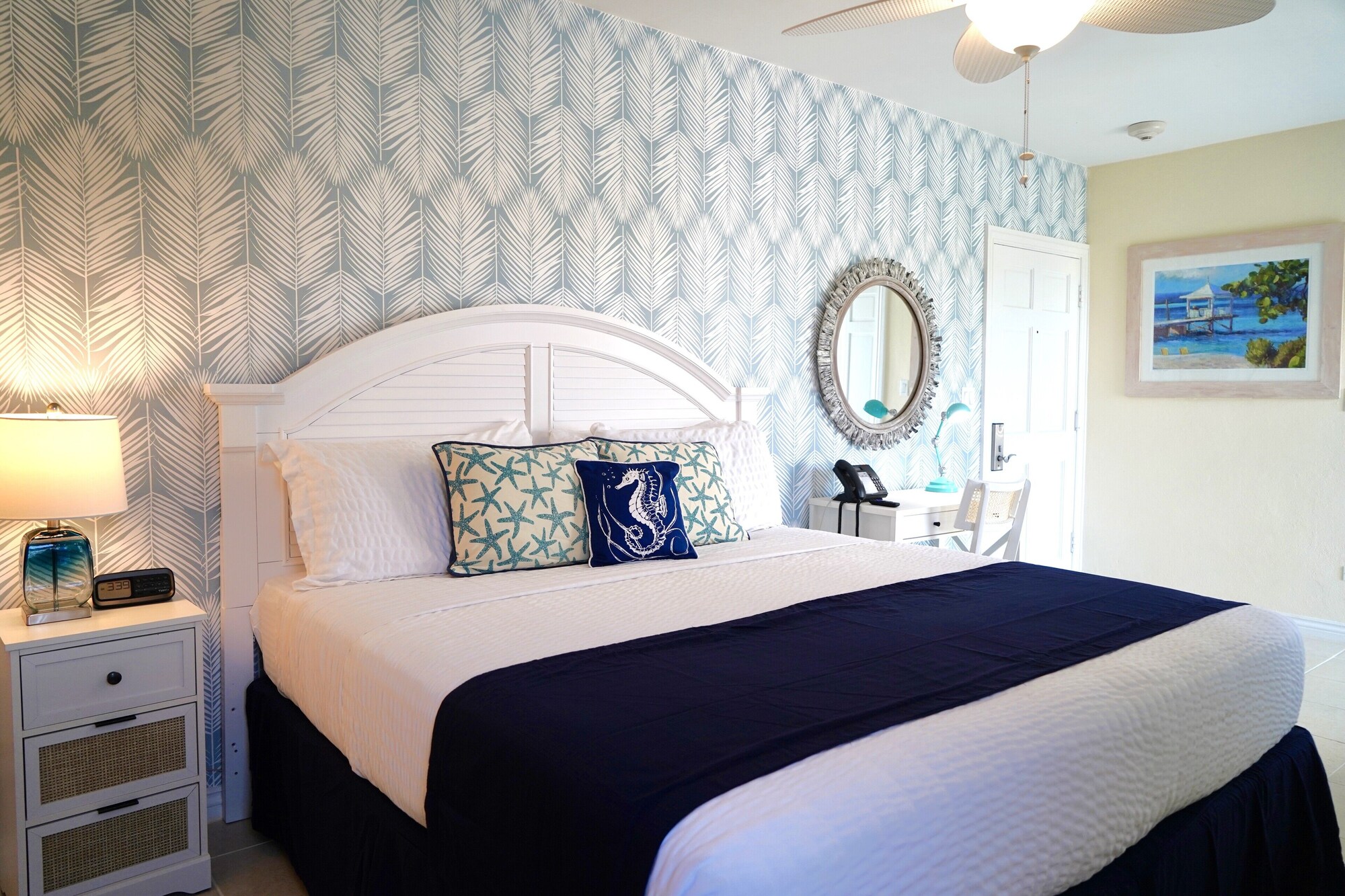 单间，1张特大床，带小厨房（单间套房，1张特大床，带小厨房）