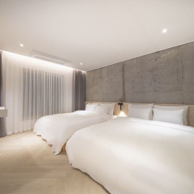 패밀리 트윈룸 (금/토/일 밤 10시 체크인) 호텔 크로아상 쿠폰