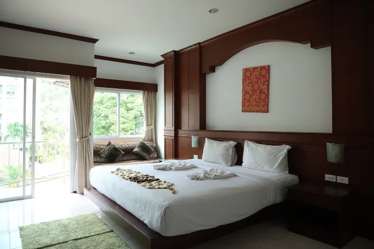 ห้องดีลักซ์ 1 เตียงควีนขนาดใหญ่ อ่างอาบน้ำ วิวภูเขา