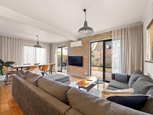 Cosy Corner Town Centre Three-Bedroom House