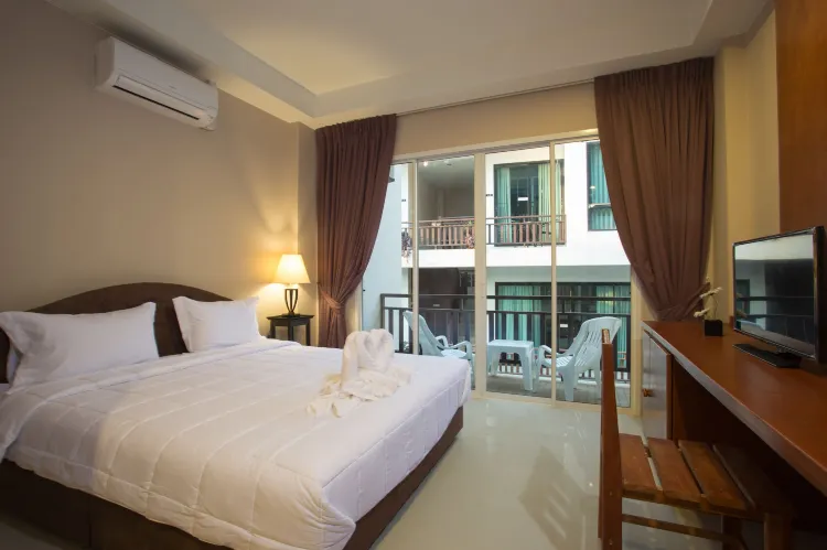 ห้องดีลักซ์คู่พร้อมระเบียงเล็ก ไม่สูบบุหรี่
