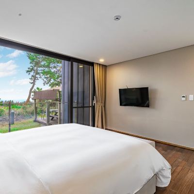 가온 스위트:풀장 난방비 150,000원 (현재 50% 할인 중, 75,000원, 7-8월 미제공) 기본 6/최대 14명 담앤루 쿠폰