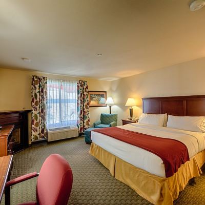 Deluxe Room Triple Play Resort Hotel & Suites Promo Code