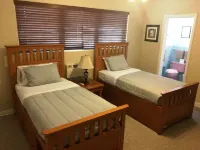 Bay Front - 'Villa La - Vue', Incredible Bay & Golf Course Views!  Sleeps 15. Hotels in Surfside