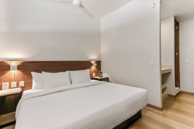 Wenceslao by Homirent Hotel di 