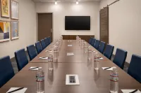 Holiday Inn Express & Suites FRESNO AIRPORT by IHG