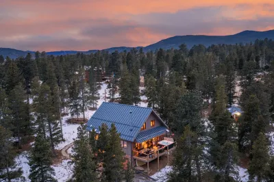 Royal Elk Lodge Hotels in 