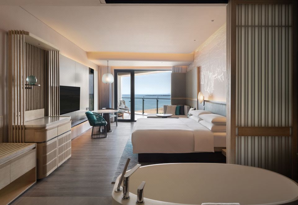 Qinhuangdao Marriott ResortDeluxe Sea View Balcony Double Bed Room \[Balcony Relaxation - Sunrise And Sunset\]