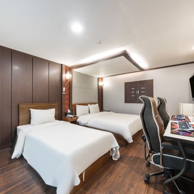Twin Deluxe Gaming 2Pc (2 Bed, City View) J호텔 수원 쿠폰