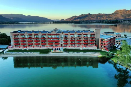 Holiday Inn & Suites 奧索尤斯