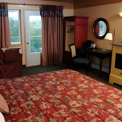 Standard King Room Pike's Waterfront Lodge Promo Code