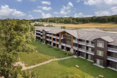 Best Western Premier the Lodge on Lake Detroit Hotels in 