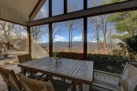 Big Sky Retreat - Incredible Mountain Views! Hike, golf, relax and unplug!