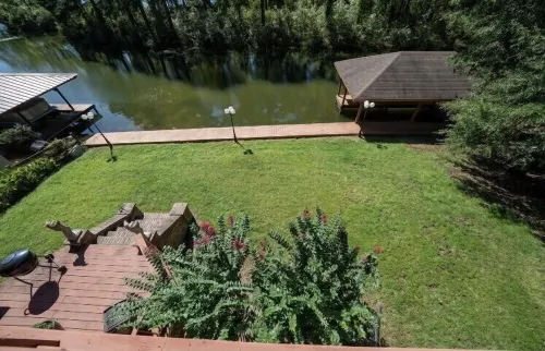 The Grand Hamilton Retreat ~ Lake Front ~ Sleeps 15 ~ Memories Included