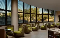DoubleTree Suites by Hilton Phoenix