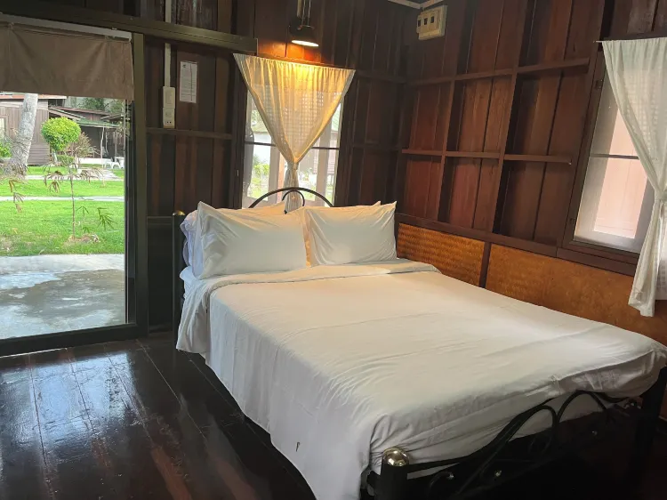 กระท่อมพร้อมสวนและเครื่องปรับอากาศ