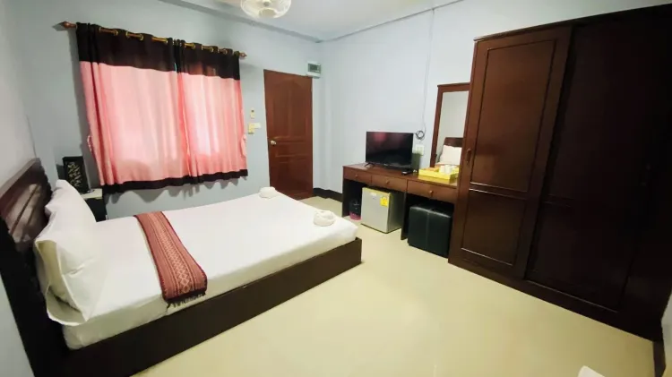 อพาร์ทเมนต์พื้นฐาน 1 เตียงควีนไซส์