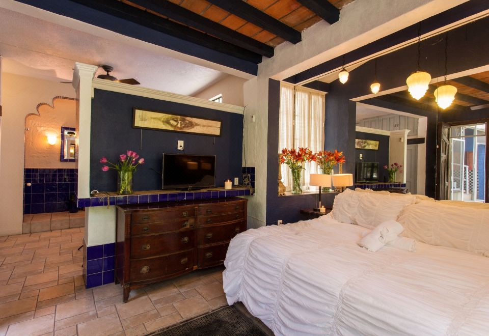 单卧室特大床间