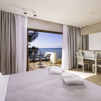 Deluxe Beachfront Suite Olympion Sunset Promo Code