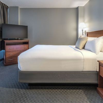 Two-Bedroom Suite with Kitchen Hotel Saint-Laurent Montreal Promo Code