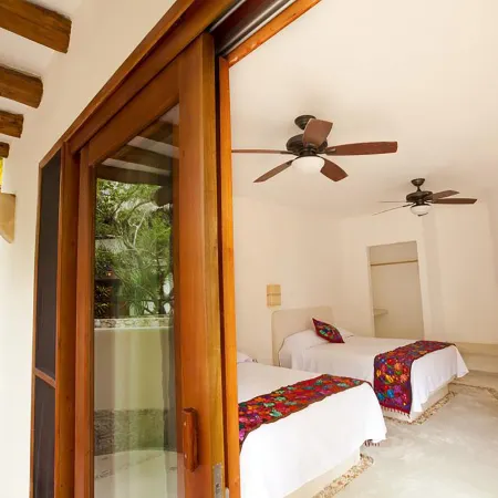 Casa Iguana Holbox - Beachfront Hotel