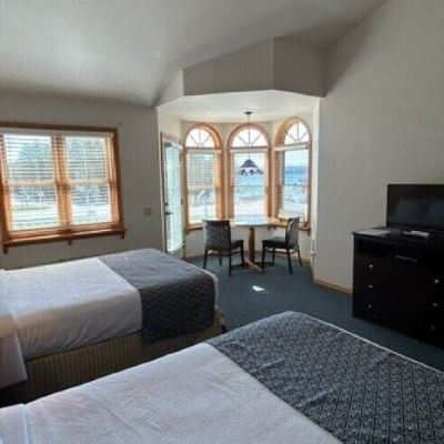 Commodore (2nd Floor Stair Access) Harbor Light Inn Promo Code