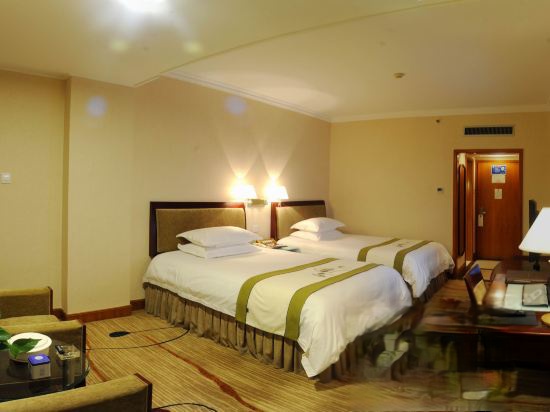 Overseas Chinese Hotel豪华双床·求学求财求平安主题房